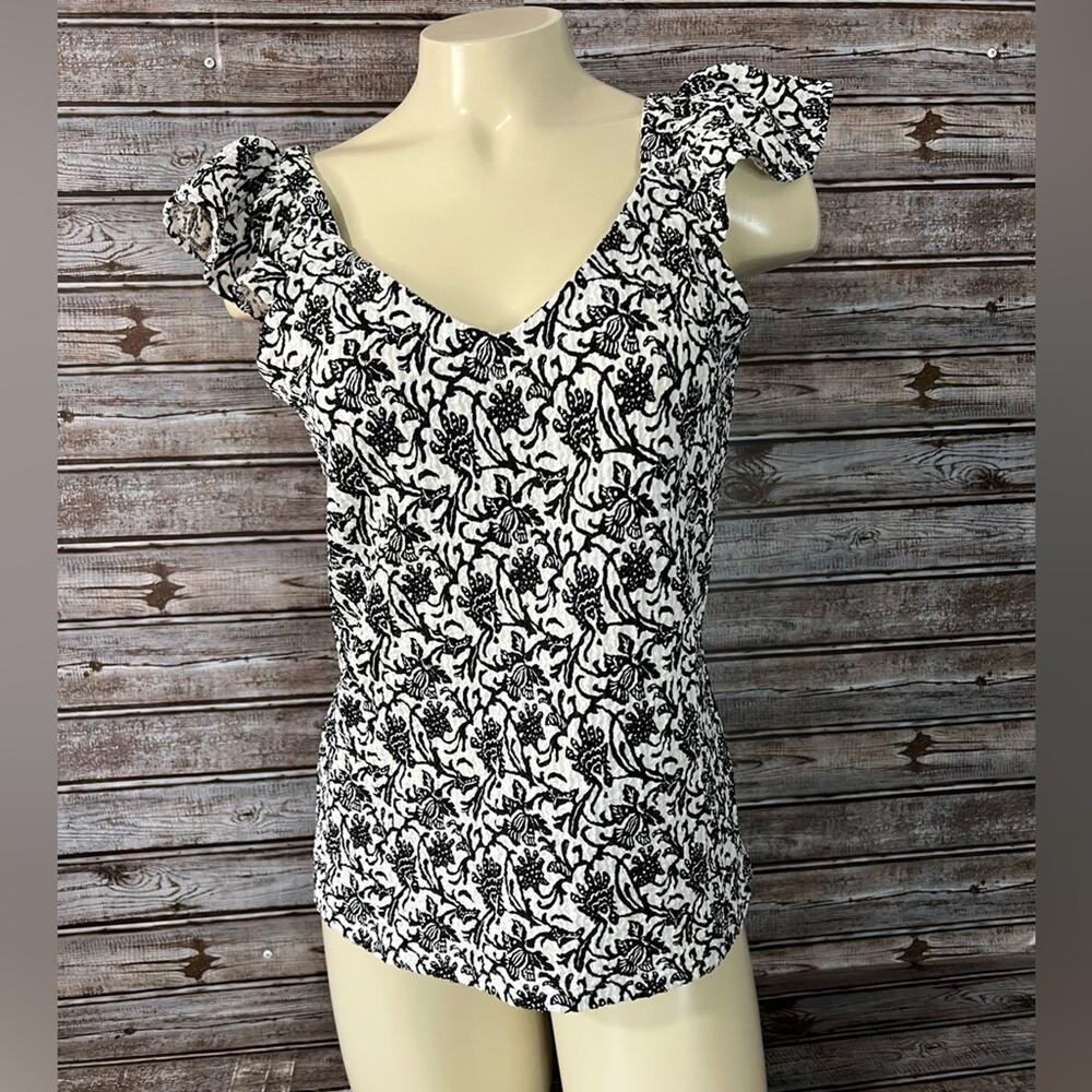 LOFT size Small SM Floral Scalloped Blouse